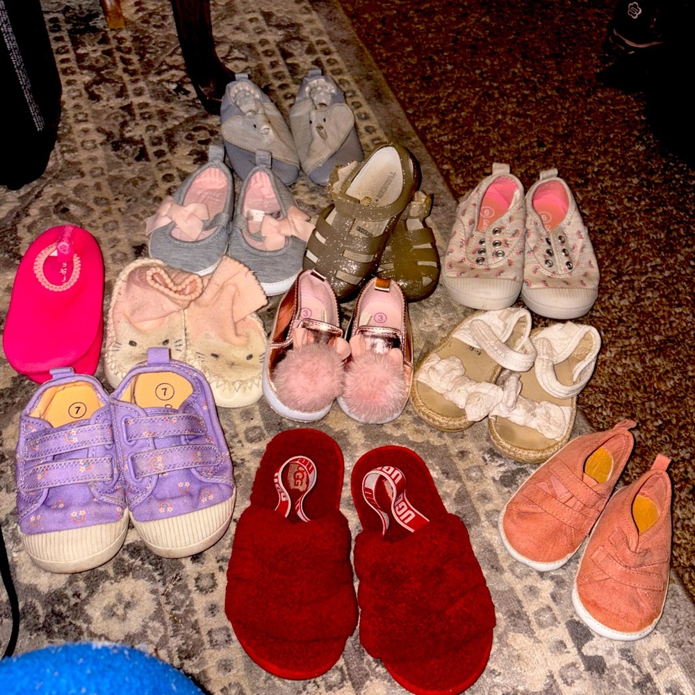 Little girls 0-12 months mix of shoes
